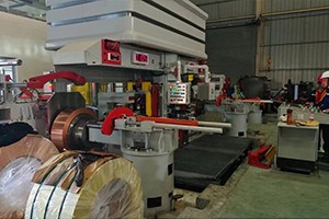 The first roll of Jinwei Copper's four roll reversible finishing mill has been successfully rolled